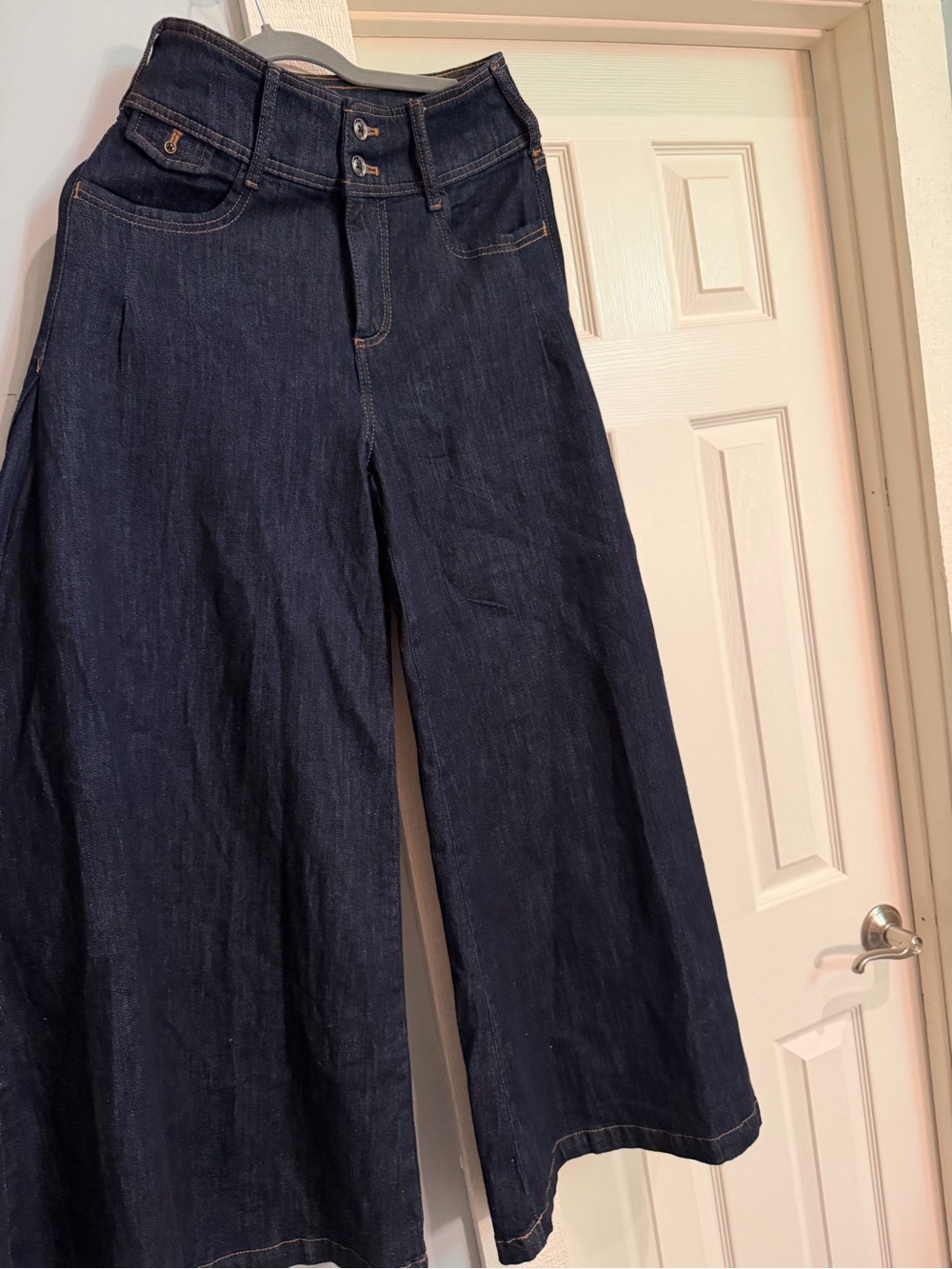 Pilcro Wide-Leg High-Rise Jeans in Black Denim - Picture 4 of 6